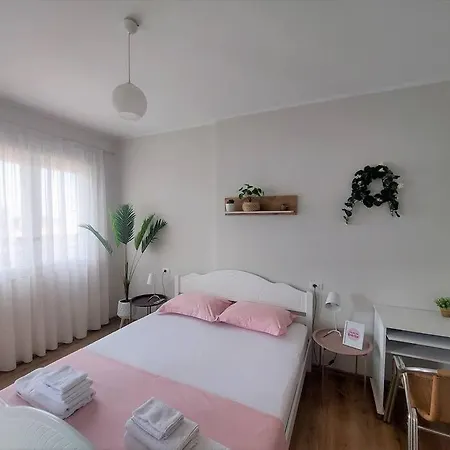 Апартаменты The Dekori Flat